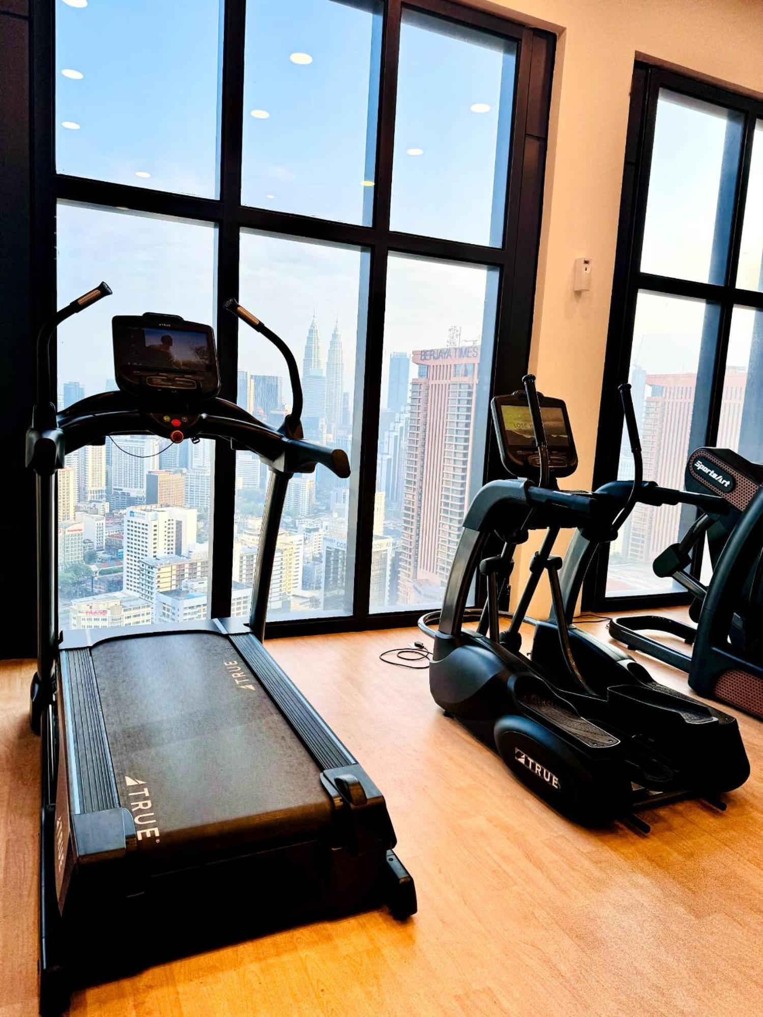 Lucantia Serviced Suites Куала Лумпур Екстериор снимка